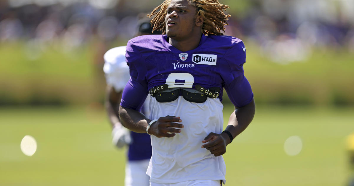 First Look at Rookie Lewis Cine in a Vikings Uniform 