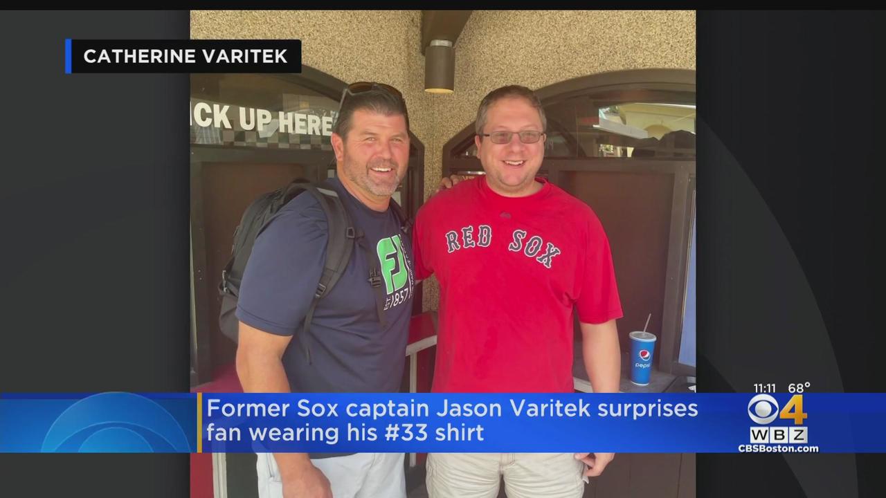 Jason Varitek surprises fan wearing his T-shirt at Canobie Lake