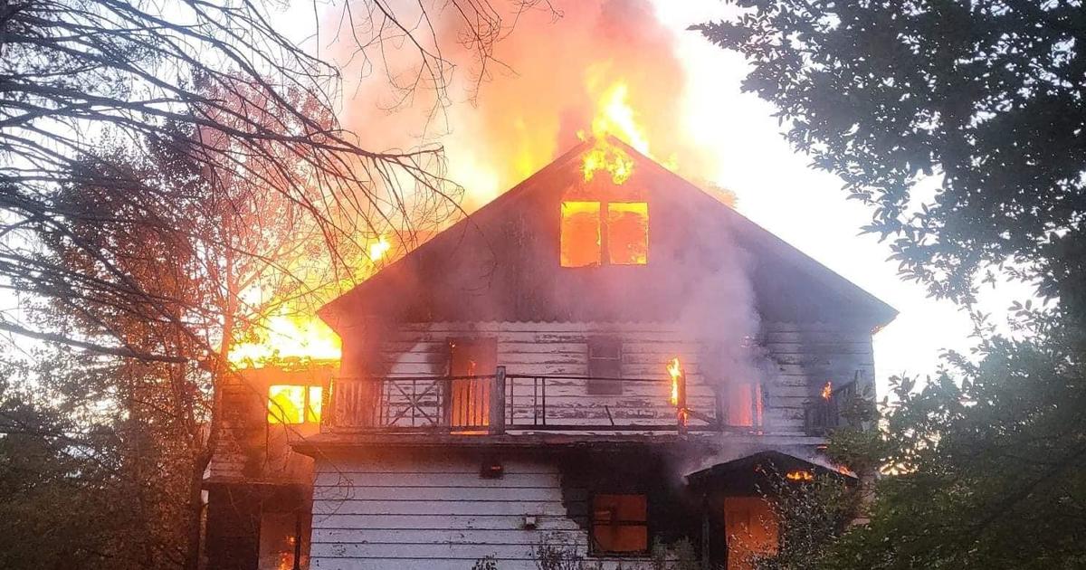 Building at the Catskills' famed Grossinger's resort, an inspiration for "Dirty Dancing," burns down in massive fire