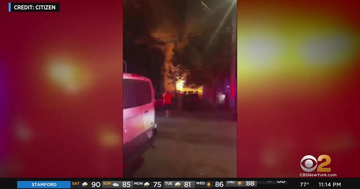 FDNY battling fire at 3 homes on Staten Island - CBS New York