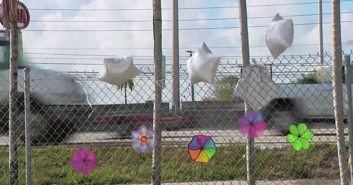 Makeshift memorial marks web-site in which 5 died in improper-way crash