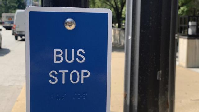 tactile-bus-sign-close-up.jpg 