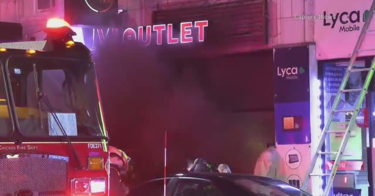 Fire damages designer clothing store in West Rogers Park - CBS Chicago