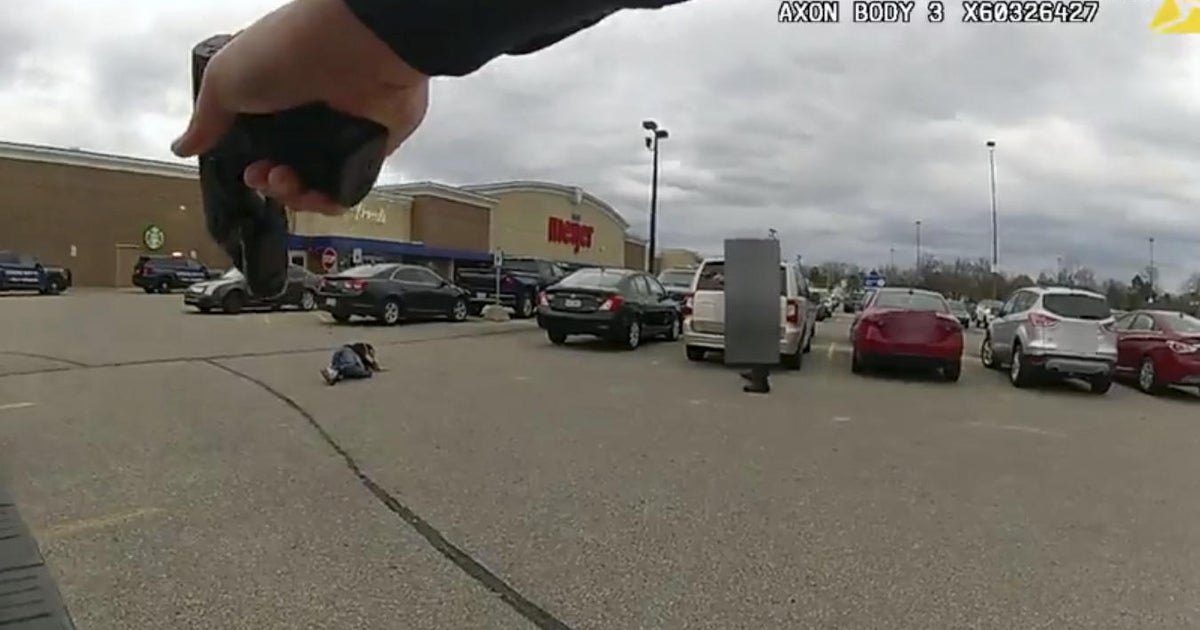 No charges for East Lansing police who shot armed man at store - Vimarsana News