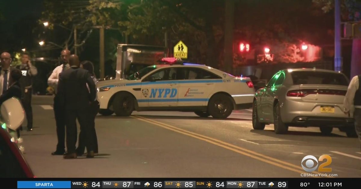 Off-duty officer attacked in the Bronx - CBS New York