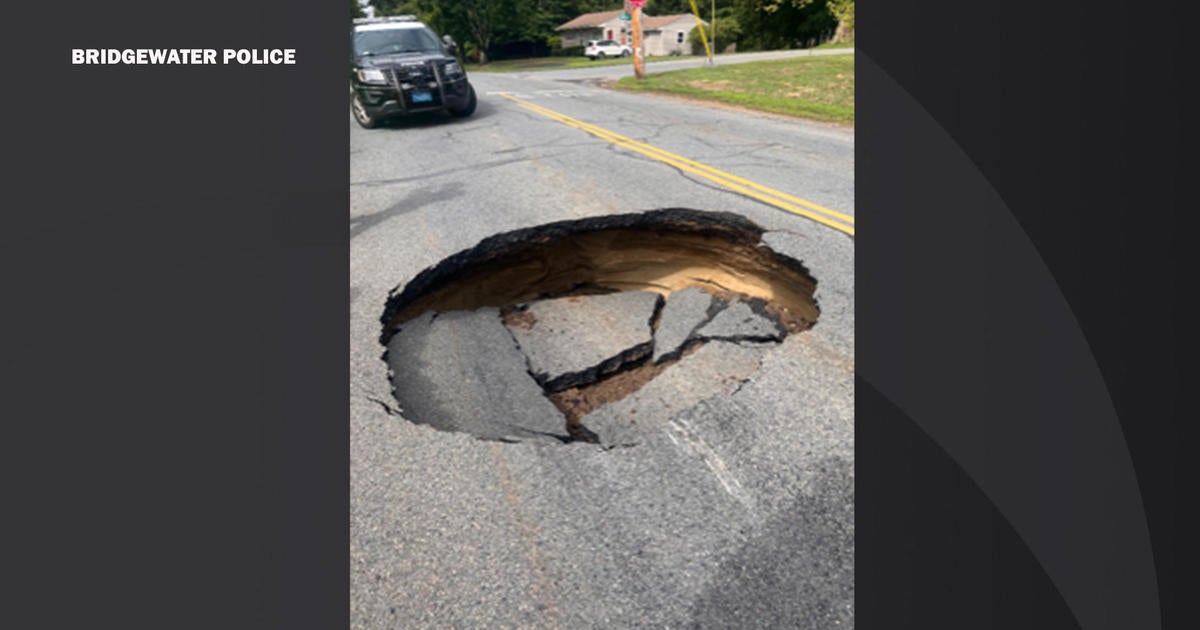 'Large sinkhole' closes Bridgewater street - CBS Boston