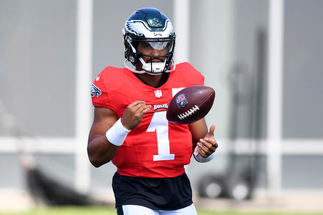 Eagles counting on Jalen Hurts to make run at NFC East - CBS Philadelphia