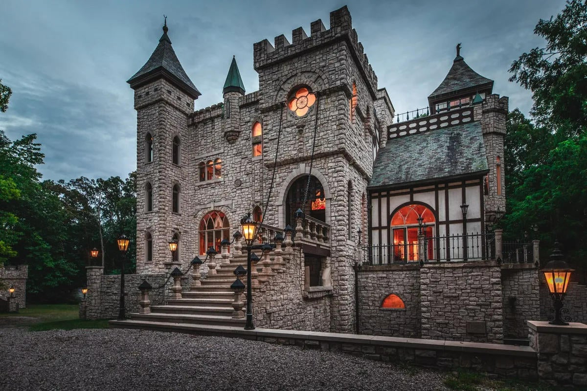 oakland-county-castle.jpg 