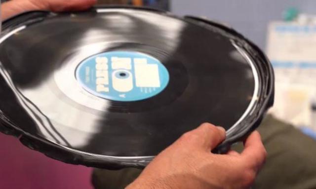 Produktionscenter grube Korn British company uses bioplastic in a bid to turn the booming vinyl industry  green - CBS News