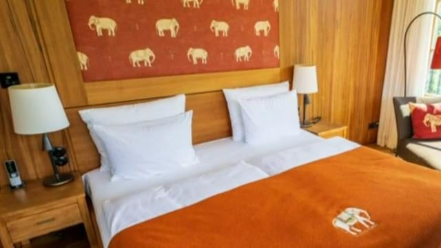 cbsn-fusion-how-to-maximize-your-hotel-stay-thumbnail-1233360-640x360.jpg 