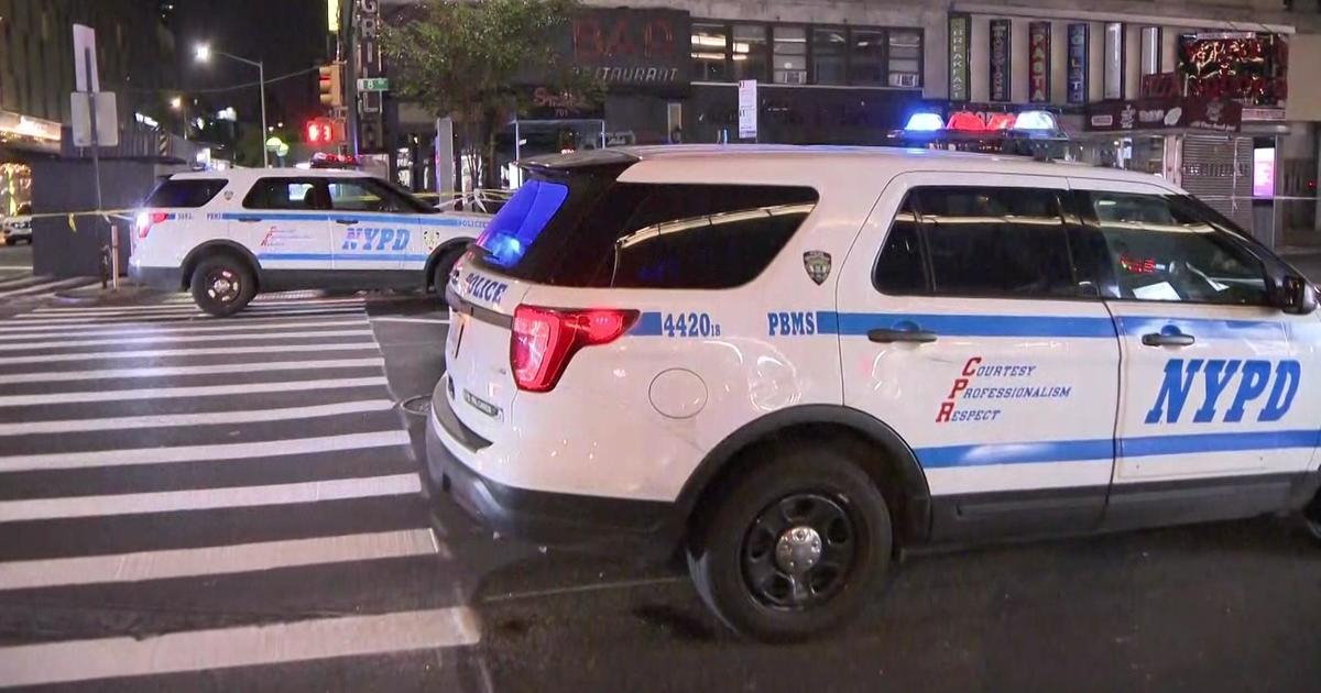 Man stabbed to death near Port Authority Bus Terminal - CBS New York