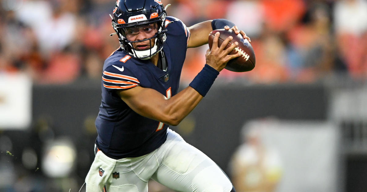 Bears QB Justin Fields had a brutal first half vs. Texans