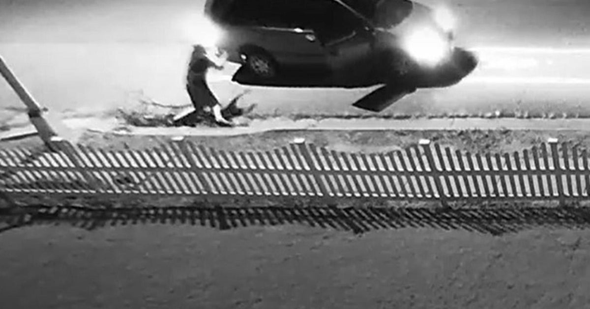 Video shows apparent theft in Aurora falling flat literally CBS