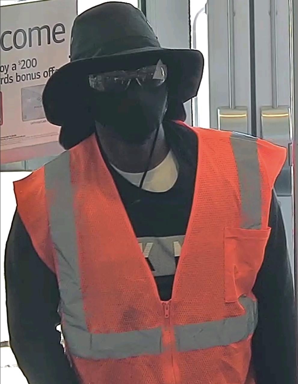 FBI seeks suspect in Aurora Bank of America robbery - CBS Chicago