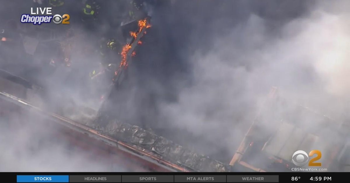 FDNY battles fire at building in SoHo - CBS New York