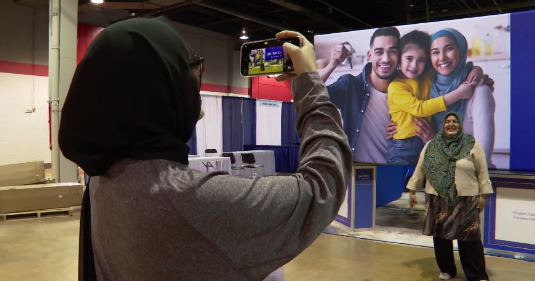Islamic Society of North America Convention comes to Rosemont - CBS Chicago