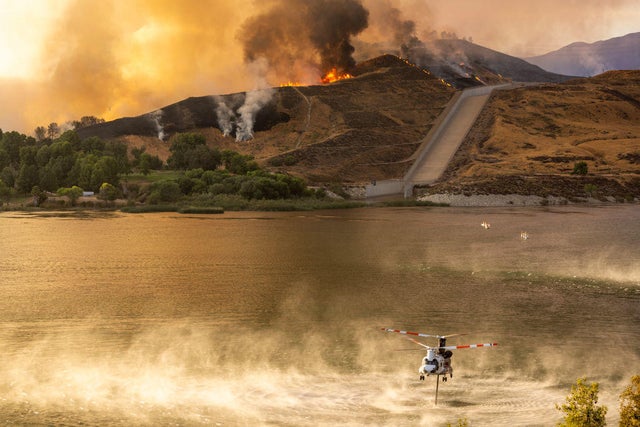 Castaic Lak Amid searing triple-digit heat, a brush fire eruptedtoday in dry vegetation alongside the Golden State (5) Freeway in Castaic, withthe flames quickly consuming more than 165 acres.Two Los Angeles County Fire Department firefighters su 