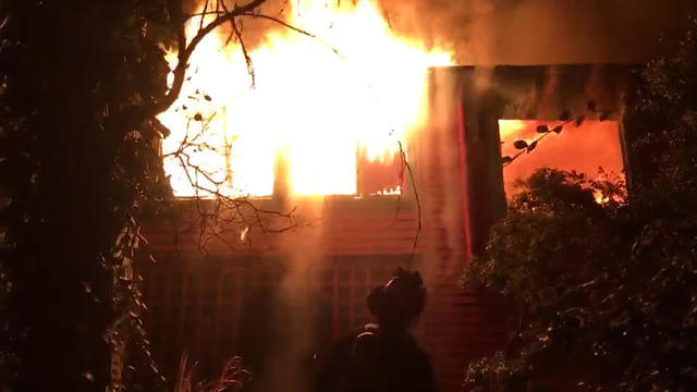 oakland-morning-fire-ofd-photo.jpg 