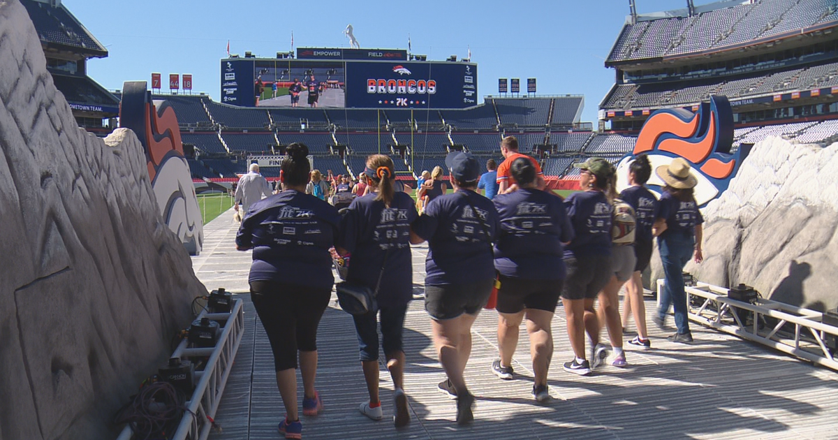 I love that the Broncos gave out super bowl ring medals for Bronco 7k  runners. But I was a little sad to hear that lots of people were stealing  them. Isn't this