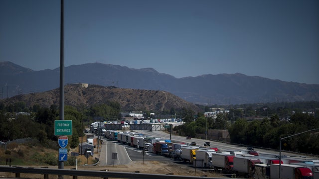 Brush Fire Closes 5 Freeway North of Los Angeles 
