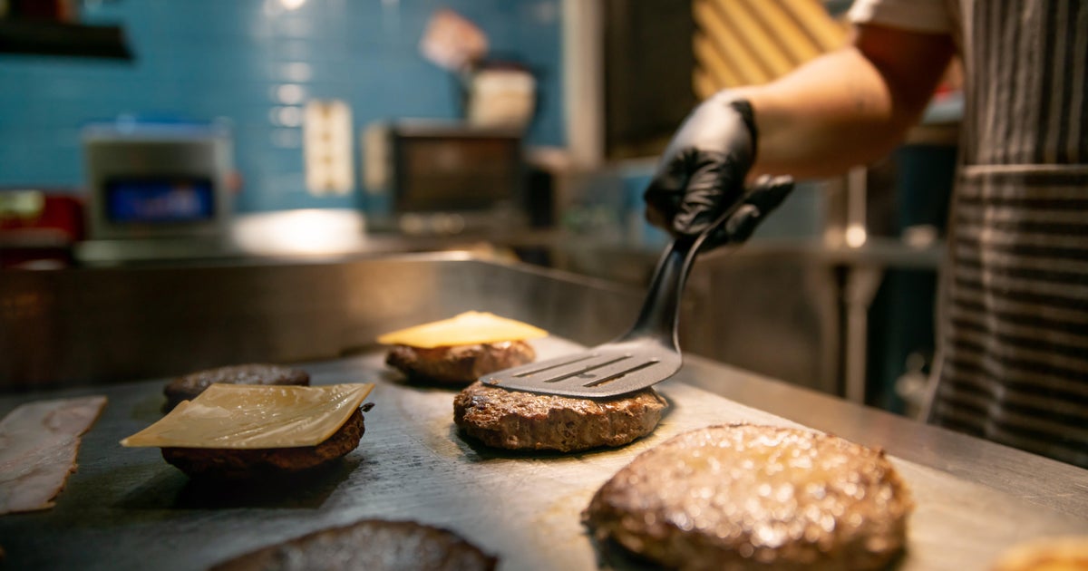 Newsom signs law that aims to improve conditions for California fast food workers