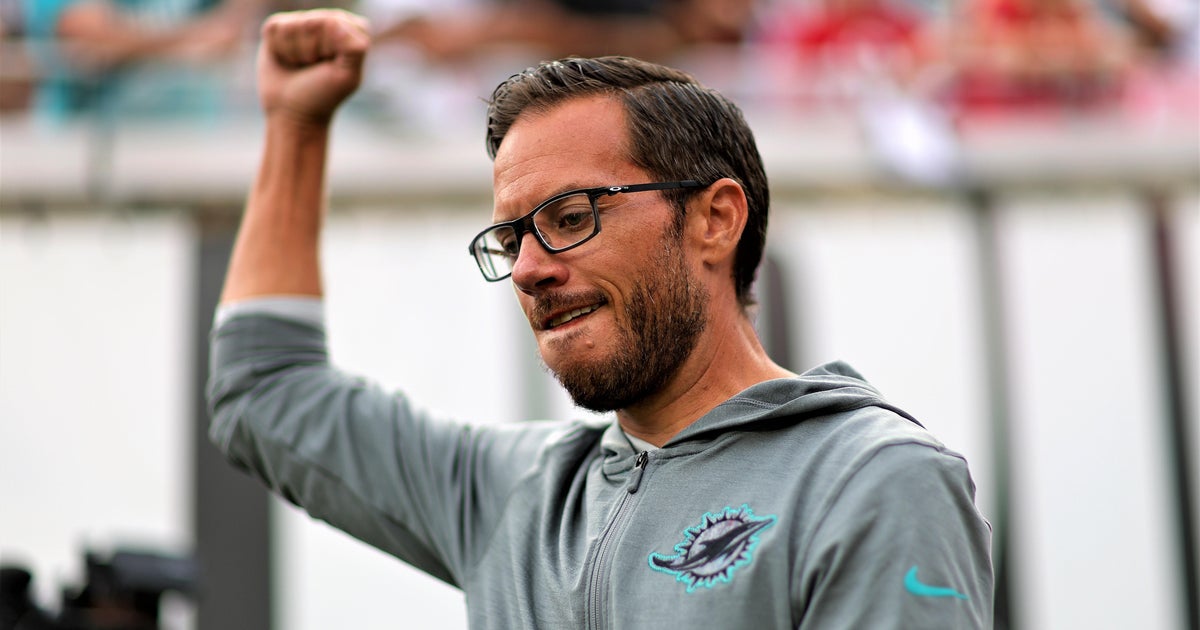 Miami Dolphins extend coach Mike McDaniel through 2028 season, AP source says Miami Dolphins extend coach Mike McDaniel through 2028 season, AP source says