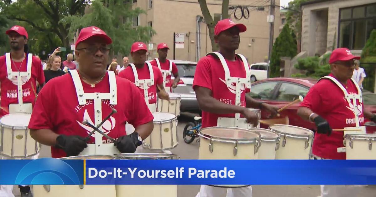 Everyone marches in East Lakeview's WOOGMS Parade CBS Chicago