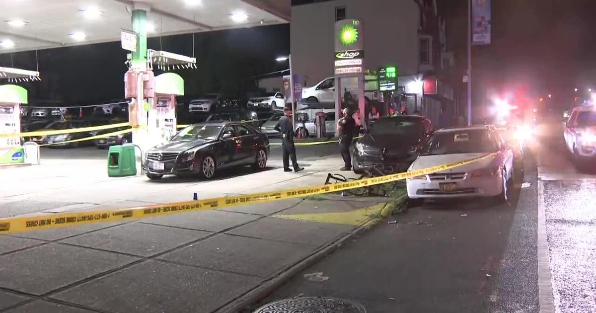 2 shot at gas station in the Bronx - CBS New York