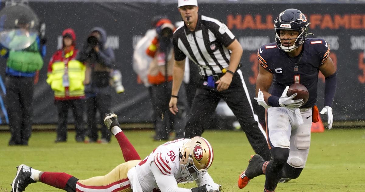 Fields throws 2 TDs, Bears top 49ers 19-10 in Eberflus debut