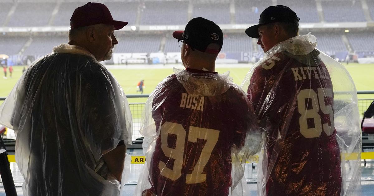 49ers, Bears played in shocking conditions as rain flooded Soldier Field