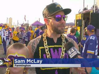 Vikings fans tailgate outside in frigid Minnesota weather - Sports