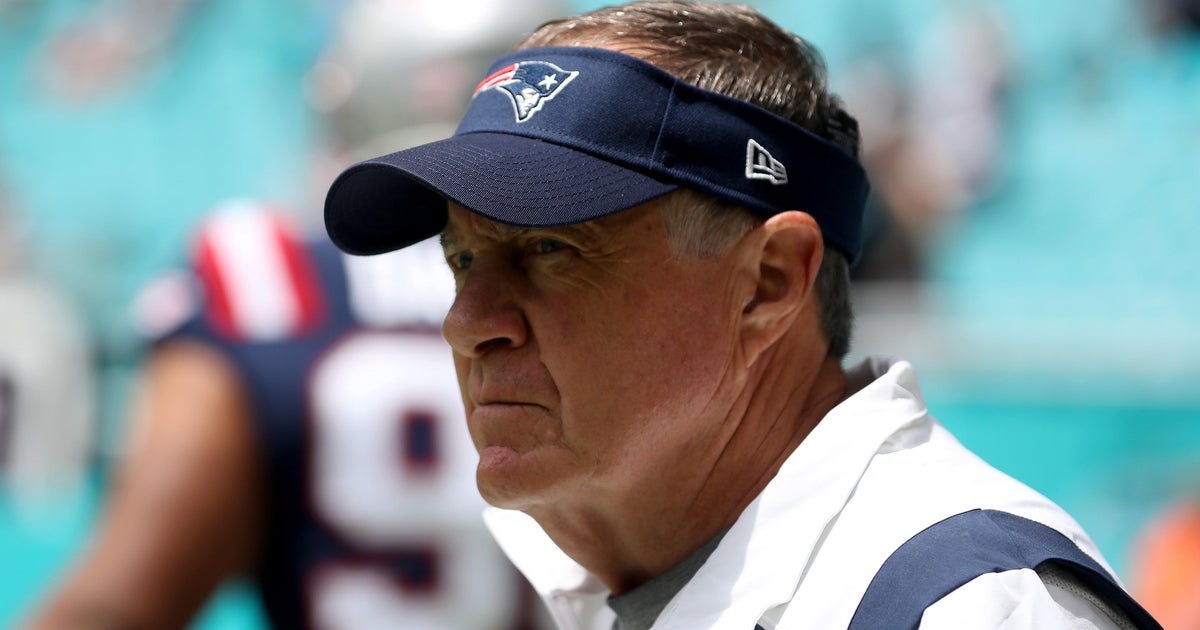 Bill Belichick sports white jacket for Patriots' season opener in Miami -  CBS Boston