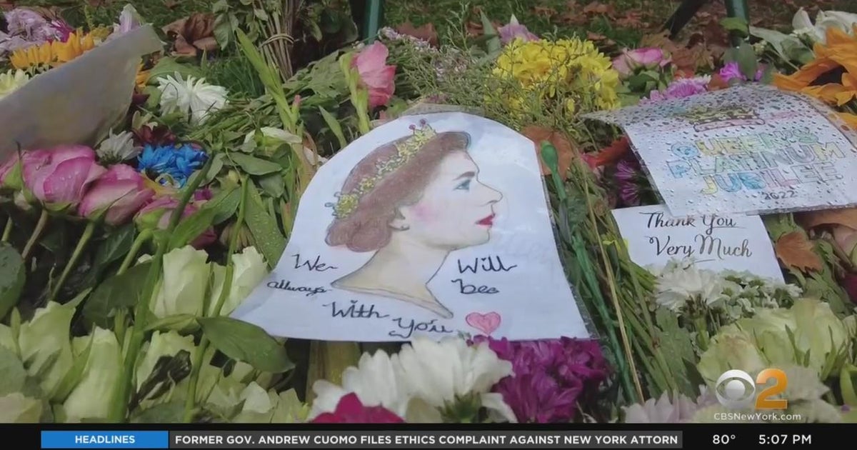 Americans in England paying respect to Queen Elizabeth II CBS New York