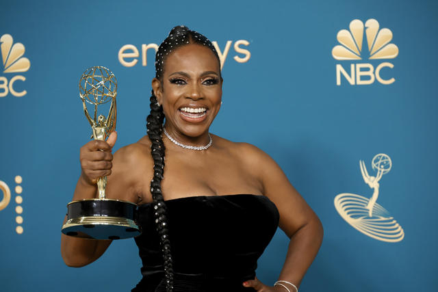 Sheryl Lee Ralph earns standing ovation for Emmys acceptance speech and  song - CBS News