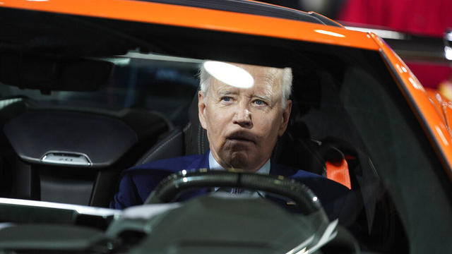 APTOPIX Biden Detroit Auto Show 