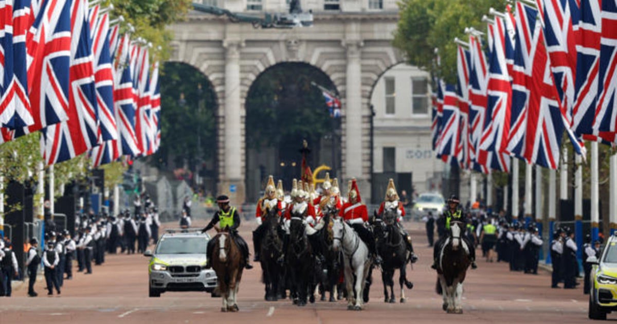 Military procession will bring queen's coffin from Buckingham Palace to ...