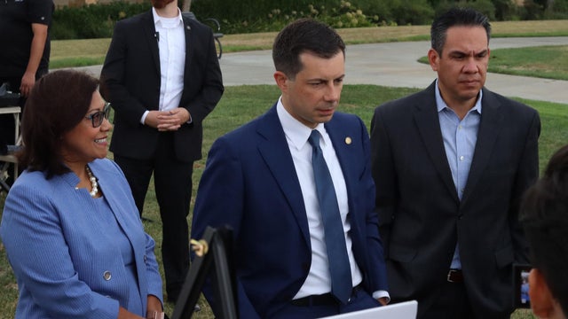 buttigieg-visits-fontana.jpg 