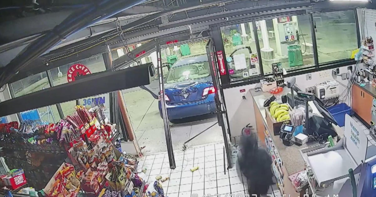 Video captures smashandgrab at Minneapolis gas station CBS Minnesota