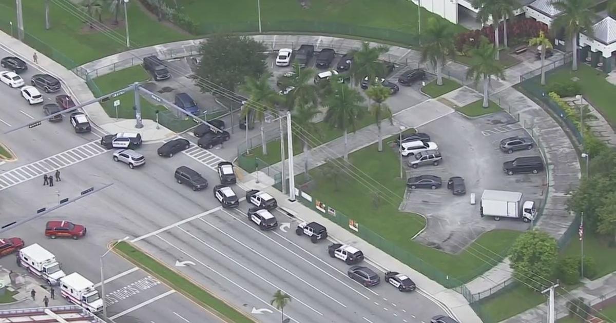 Heavy police presence at McArthur High School in Hollywood - CBS Miami