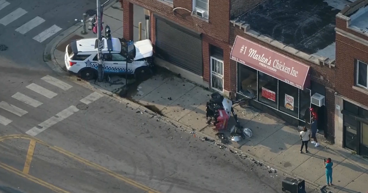 Two Chicago Police officers, two others injured in wreck involving