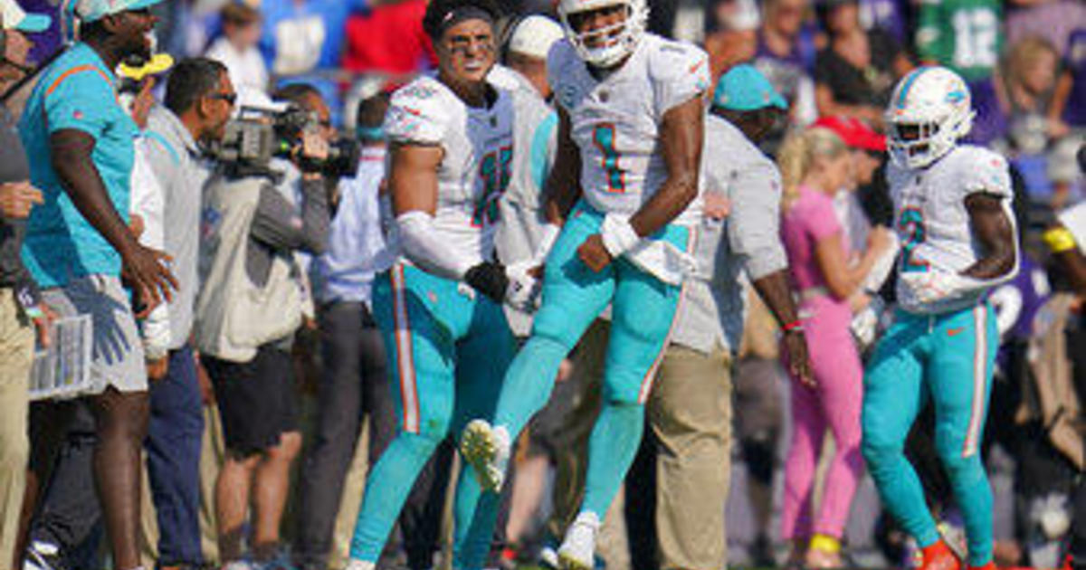 Tagovailoa, Dolphins rally from 21 down to conquer Ravens 42-38