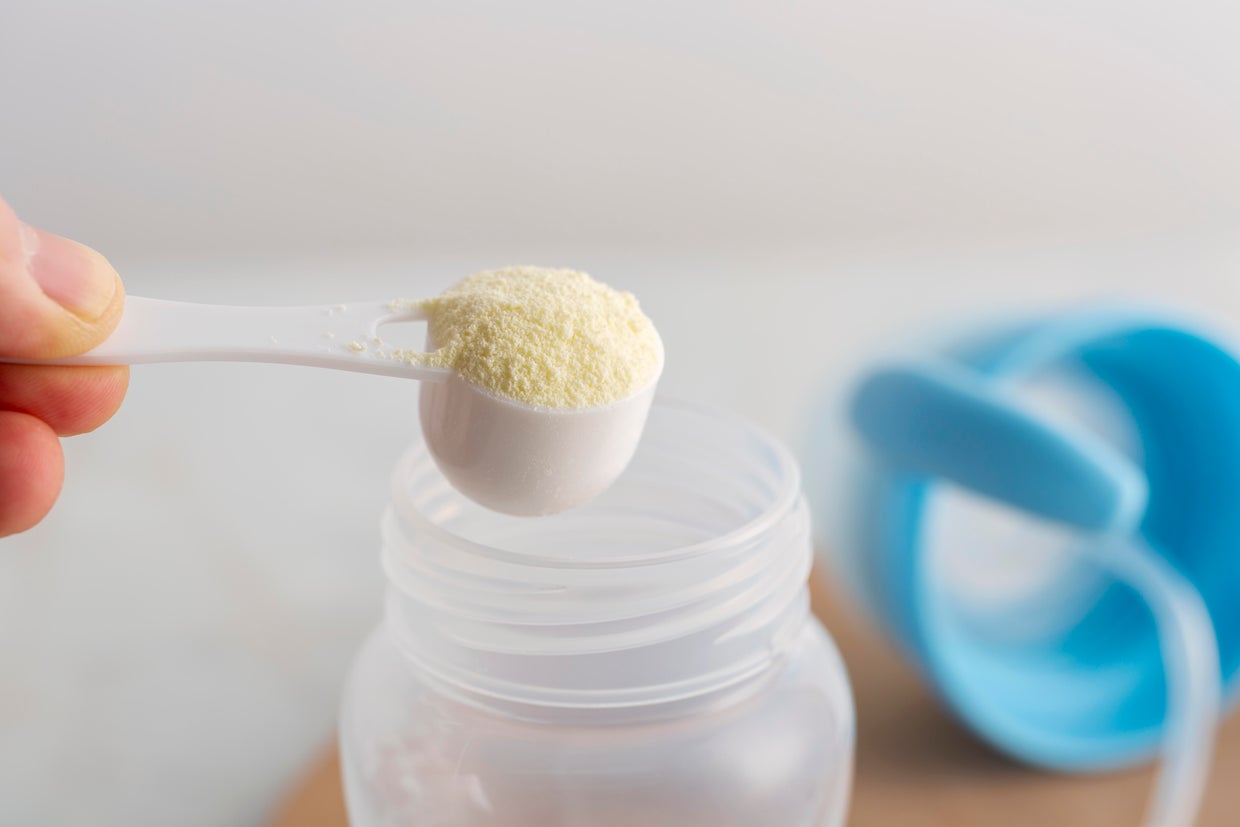 Preparing infant milk formula 