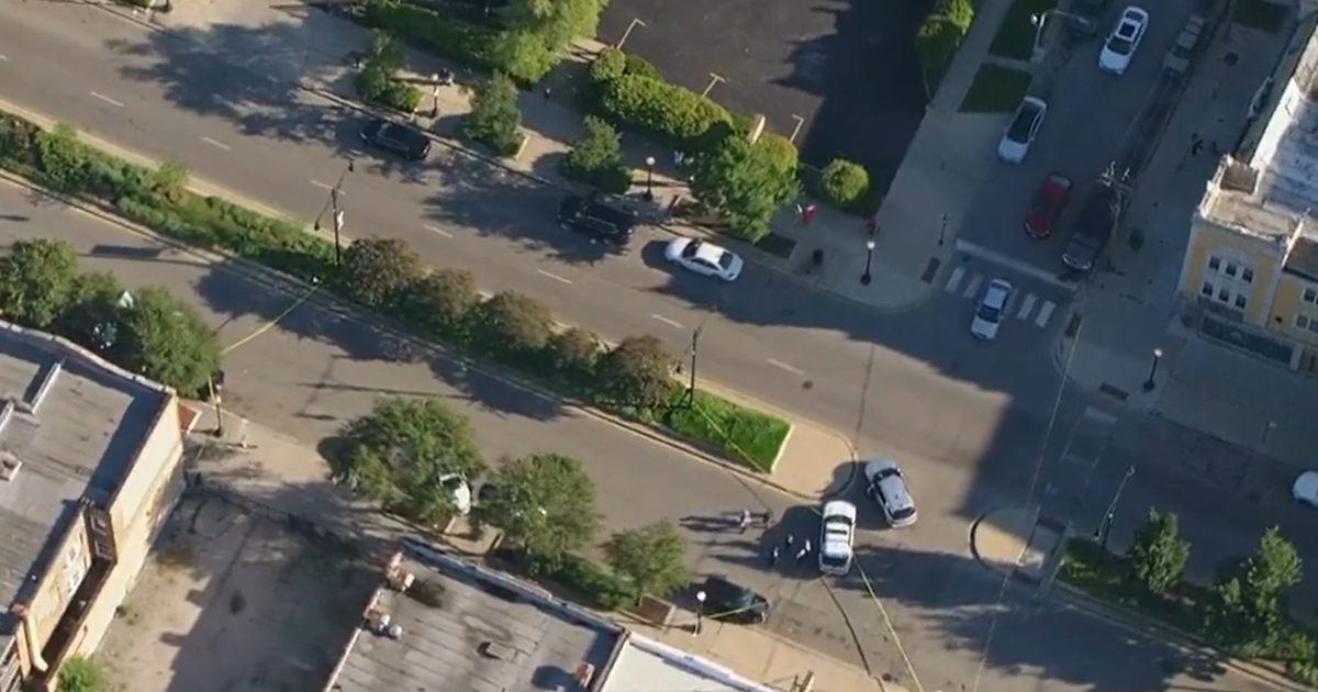 Man shot in head in car on Madison Street in South Austin - CBS Chicago