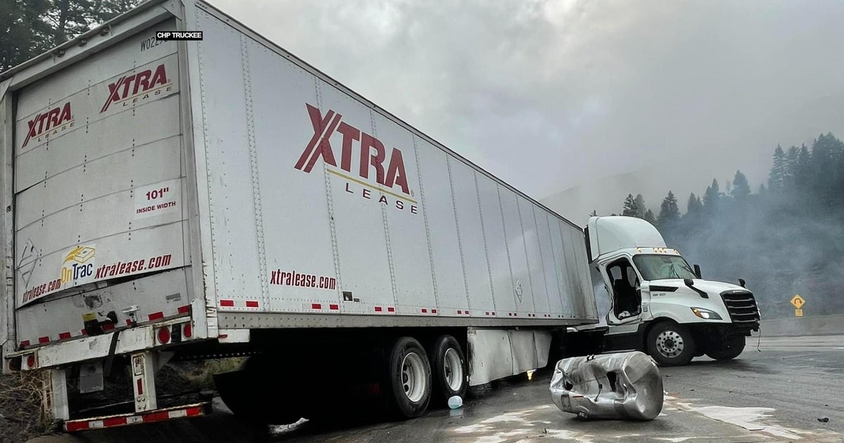 1 lane of I-80 in Sierra blocked by jackknifed big rig