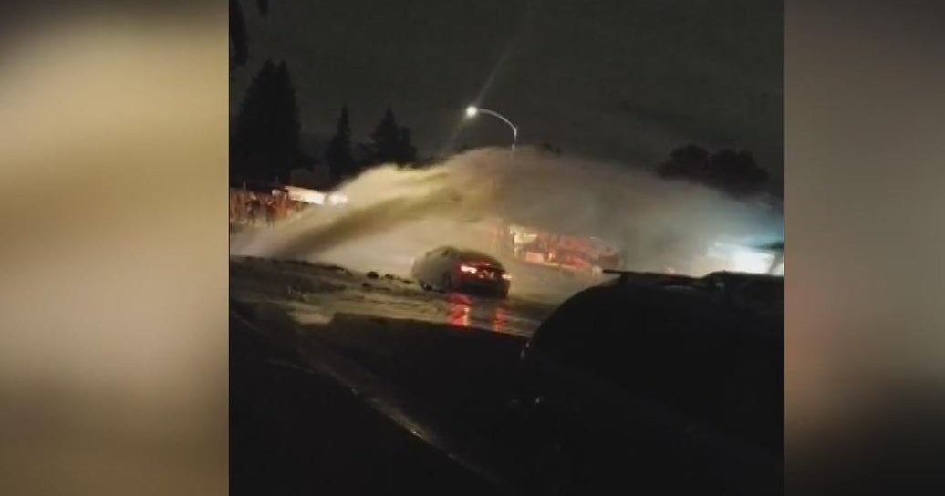 North Highlands broken water main damages 3 vehicles and home