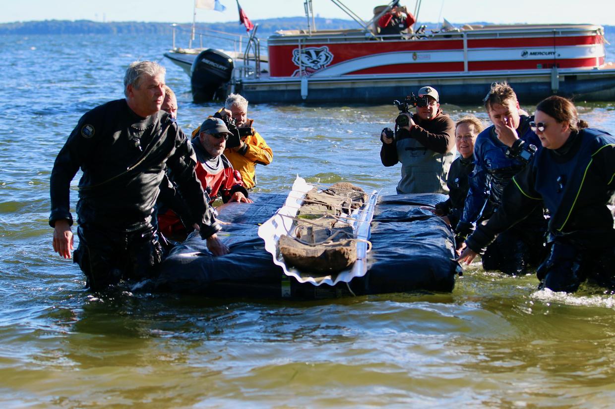 Divers bring a 3000-year-old canoe ashore on Lake Mendota’s Spring Harbor Beach