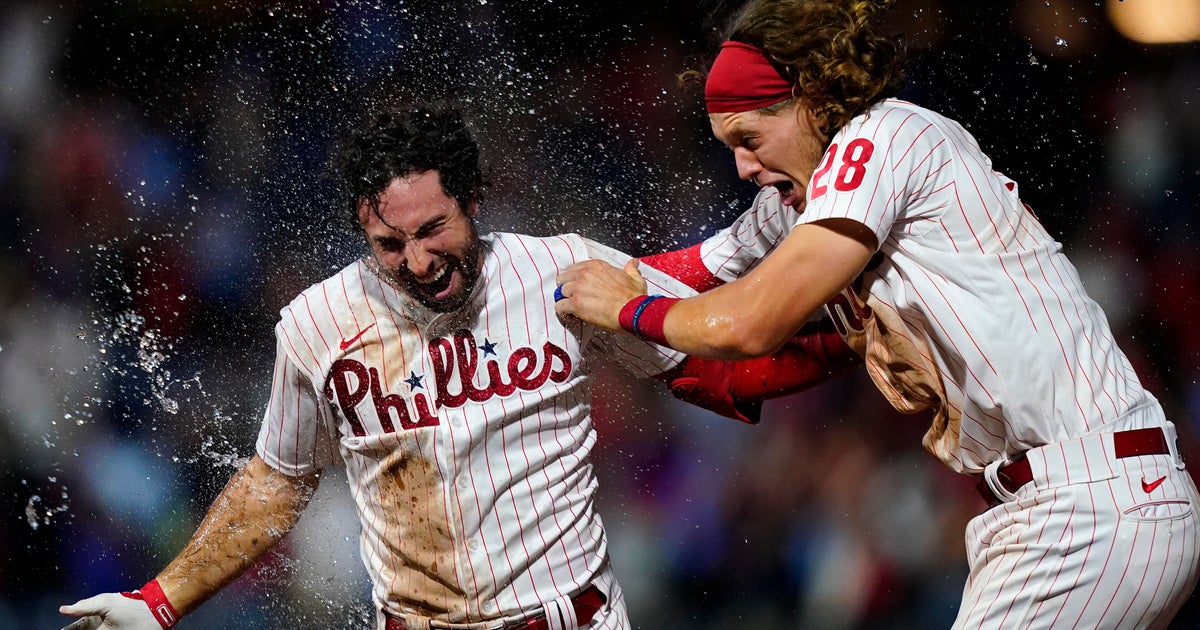 Giants' win streak snapped by 13-6 loss as Phillies break out the lumber