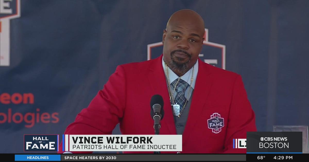 Vince Wilfork enters Patriots Hall of Fame in powerful fashion