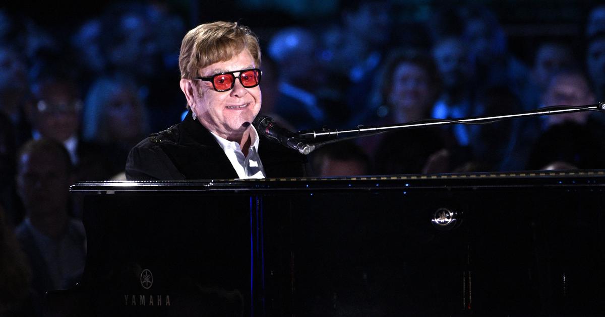 For the first performance since 1998, Elton John plays in the White House.
