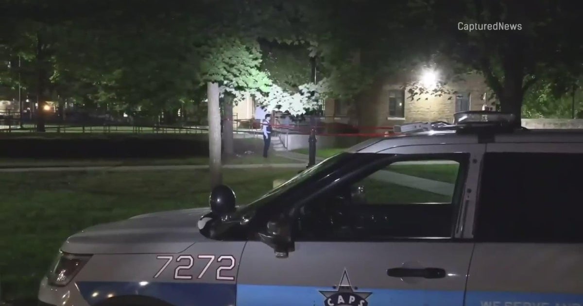14-year-old boy shot in South Deering - CBS Chicago